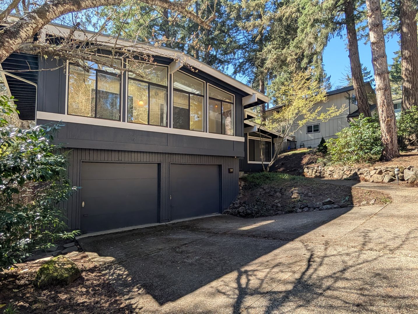 Eugene House: 780 Sprague St