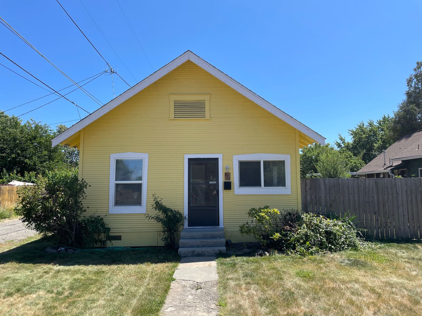 Medford House: 811 Dakota Ave