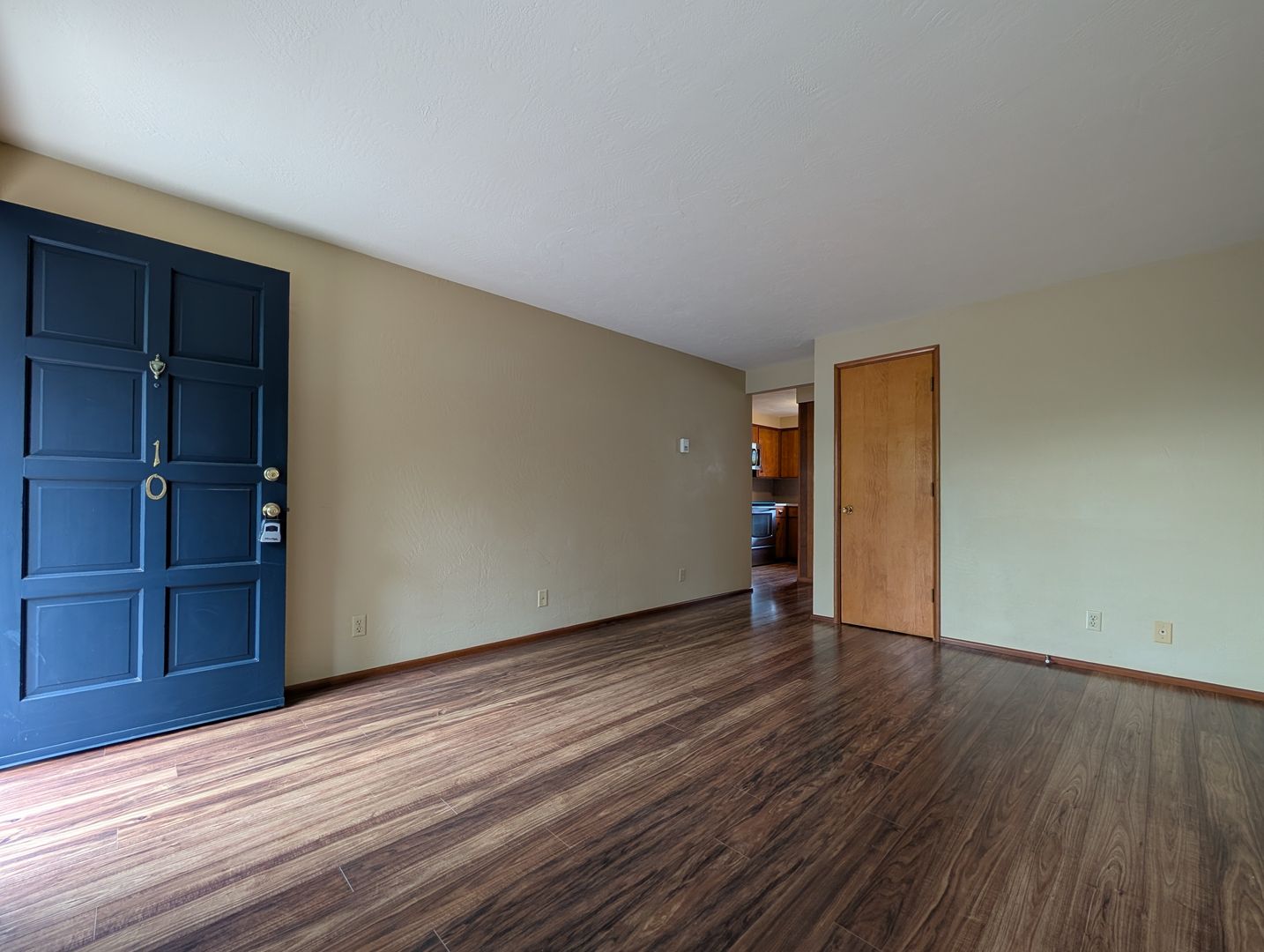 Eugene Apartment: 2222 Willamette St.