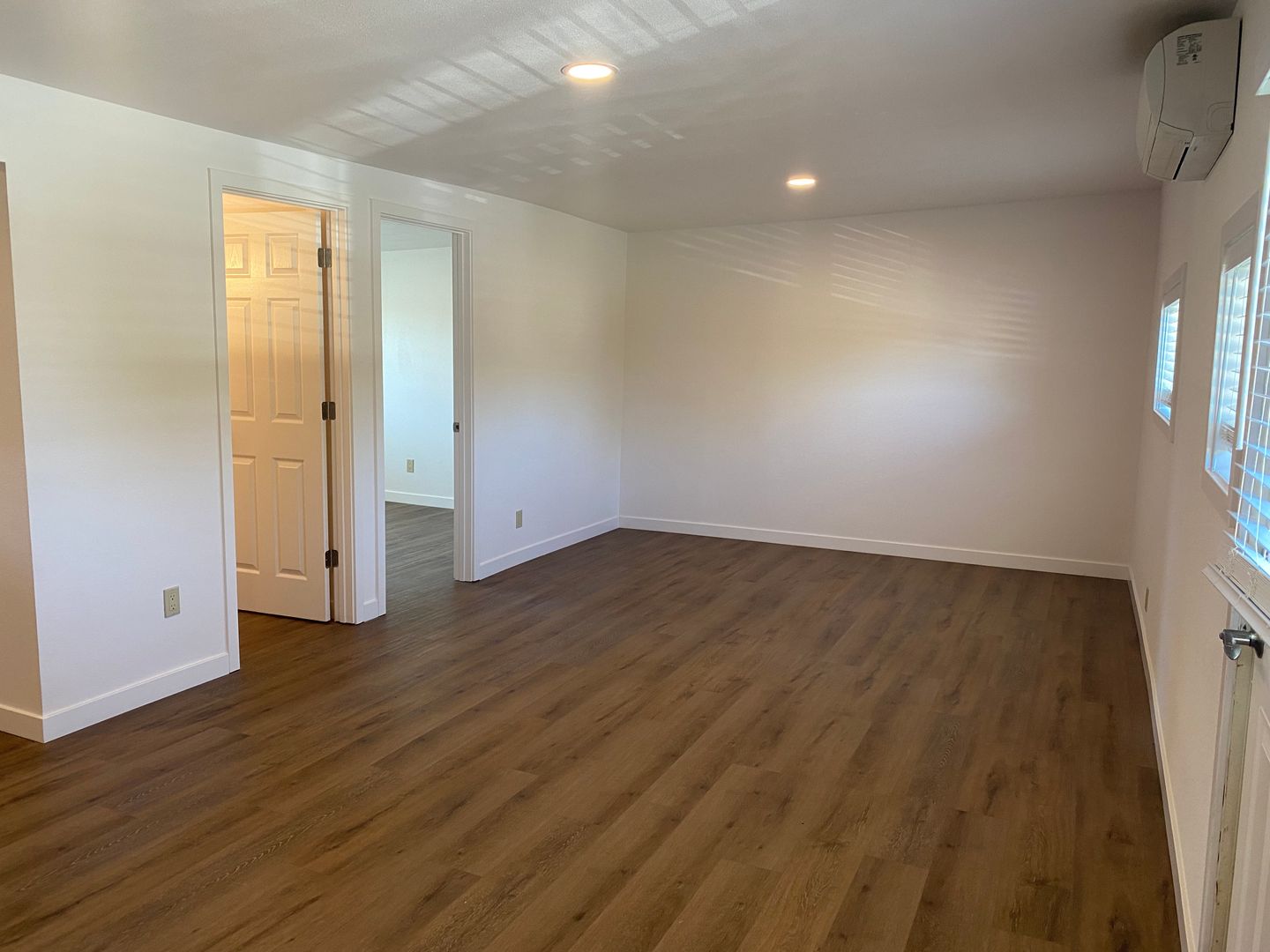 Creswell House: 83650 N Pacific Hwy #10