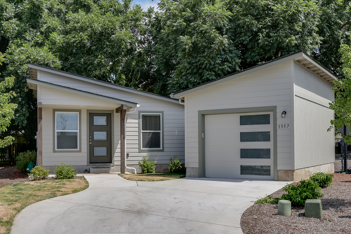 Eugene House: 1357 Turtle Lane