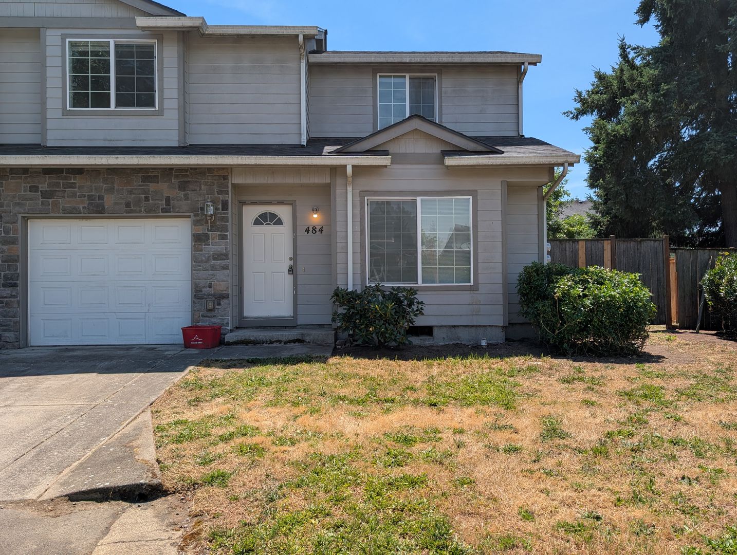 Eugene House: 484 Helen St