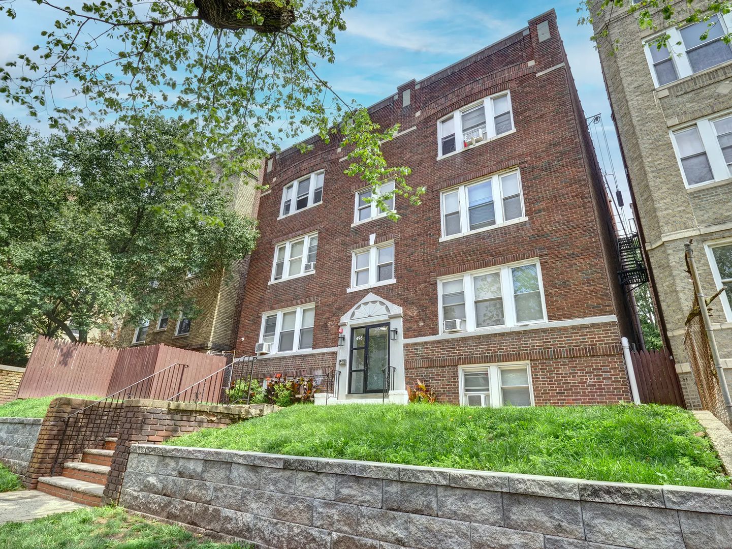 East Orange Apartment: 496 Park Avenue