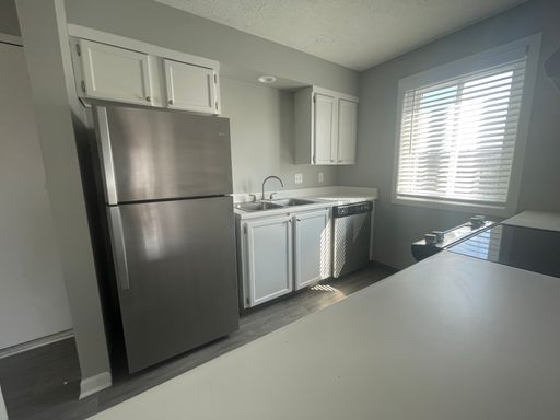 Superior Place Apartments – photo 1