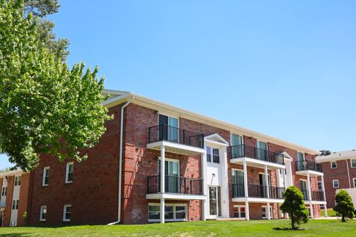 2 Bed, 1 Bath off of 120th and Center. Great Location! – photo 1