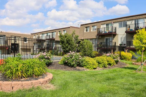 2 Bed & 1 Bath Available!! 1 MONTH FREE RENT!! – photo 1
