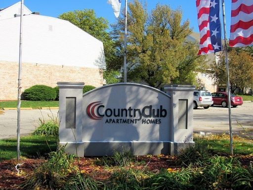 Country Club Apartments – photo 1
