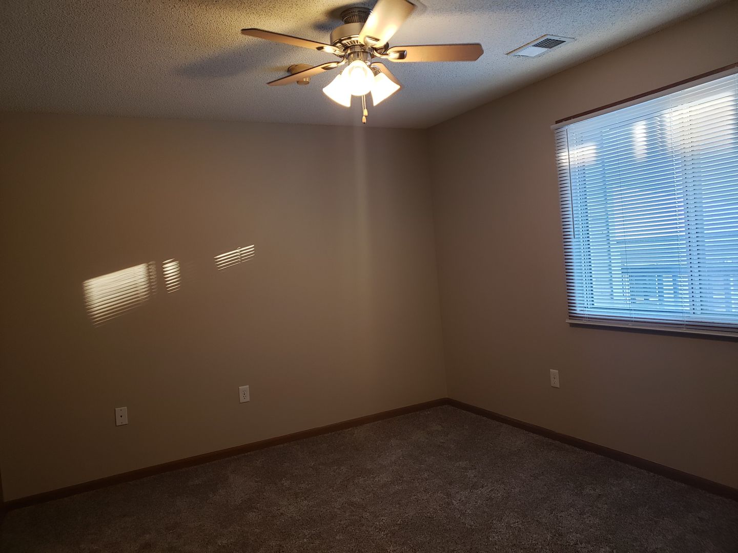 Omaha Apartment: 3650 Orchard Ave #100