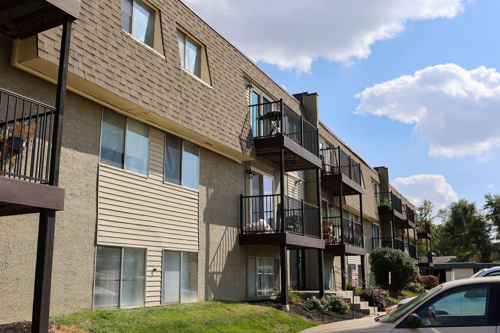 Council Bluffs Apartment: 806 N 34th Street
