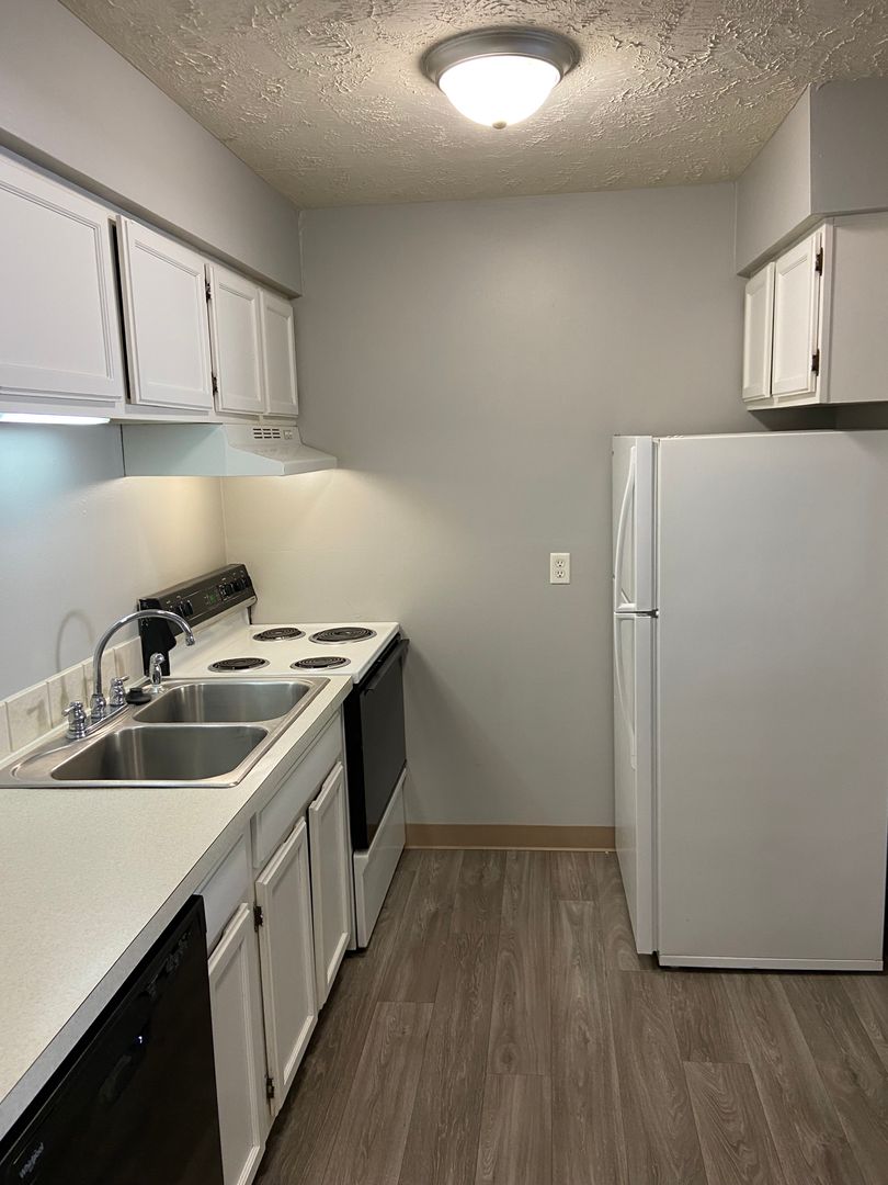 Omaha Apartment: 950 S 69th Street