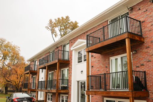 2 Bed, 1 Bath off of 120th and Center. Great Location! – photo 1