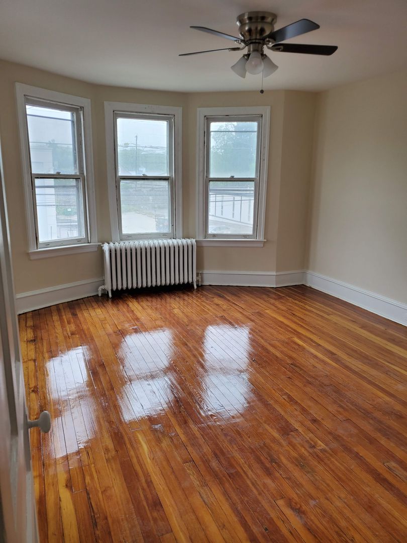 Glenside Apartment: 2213 Mount Carmel Ave