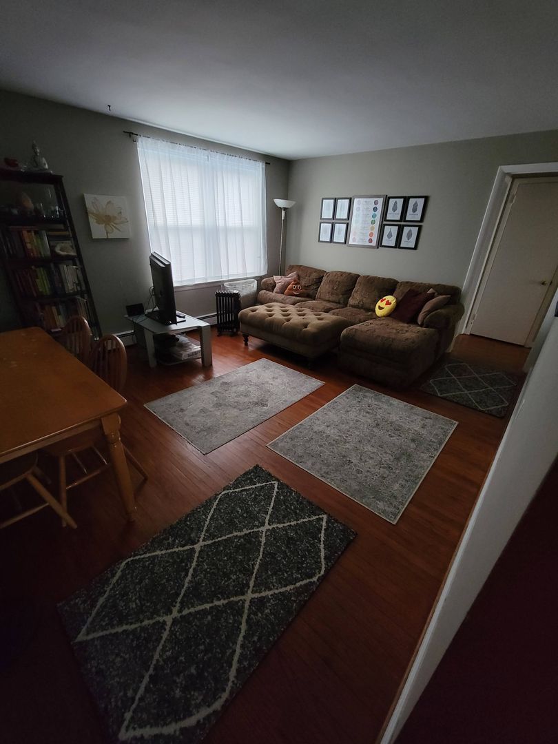 Jenkintown Apartment: 418 Linden Street