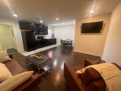 Fully Furnished 3-bed, 3-bath - Temple Off-Campus 2026-27 – photo 1