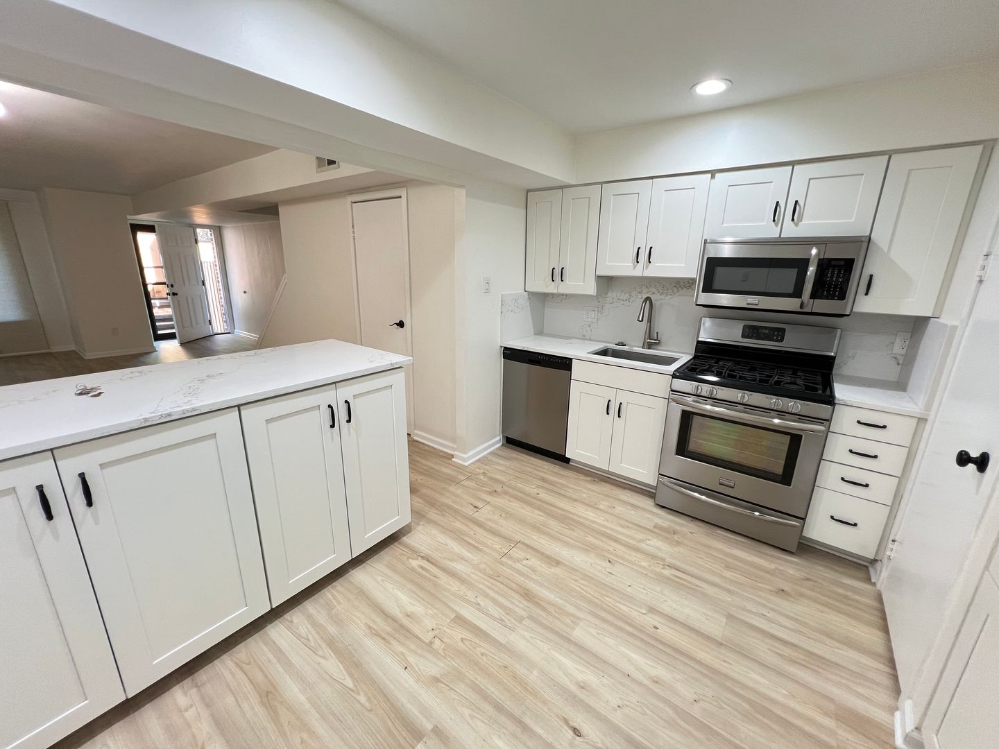 Philadelphia Townhome: 496 N 19th St