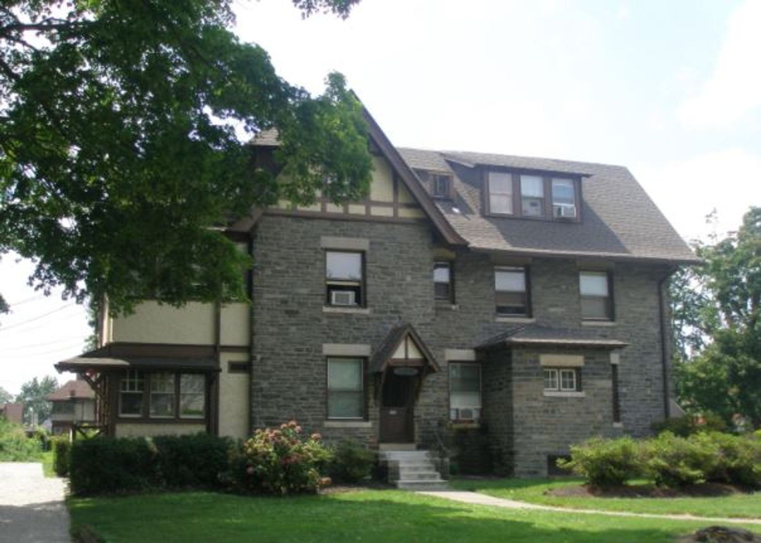 Havertown Apartment: 29 Park Road