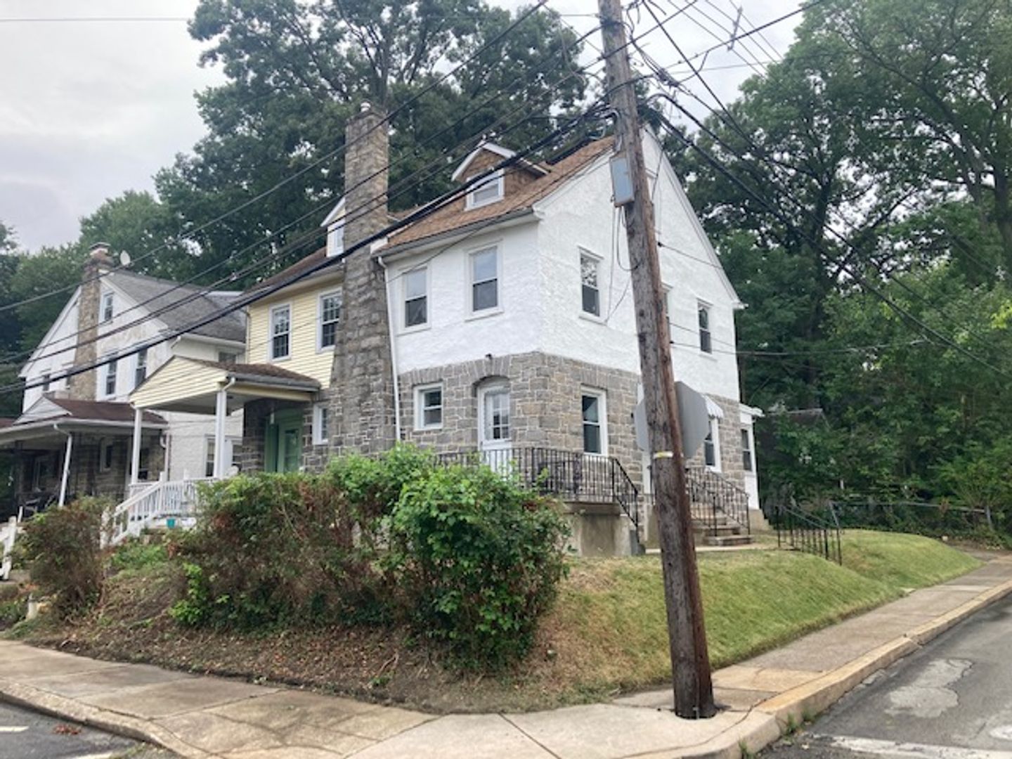 Lansdowne House: 143 Highland Ave