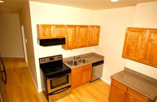 August 2026 Move-in! Magnificent 2 Bed / 1 Bath Apartment at Temple U! – photo 1