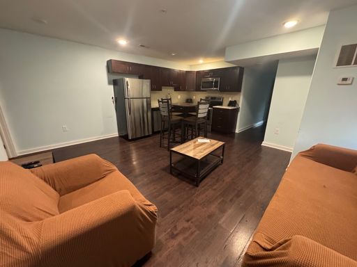 Private Bed & Bath in Fully Furnished Shared Apartment (STUDENTS ONLY) – photo 1