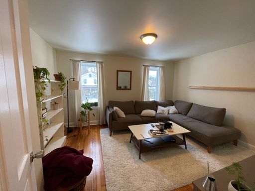 3-Bedroom, 1-bathroom in the heart of Bryn Mawr! Available mid-August!