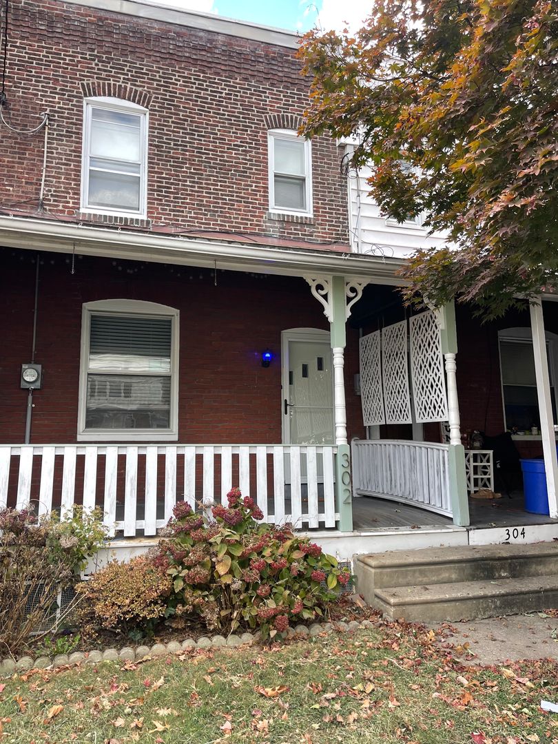 Drexel Hill House: 302 Edmonds Ave