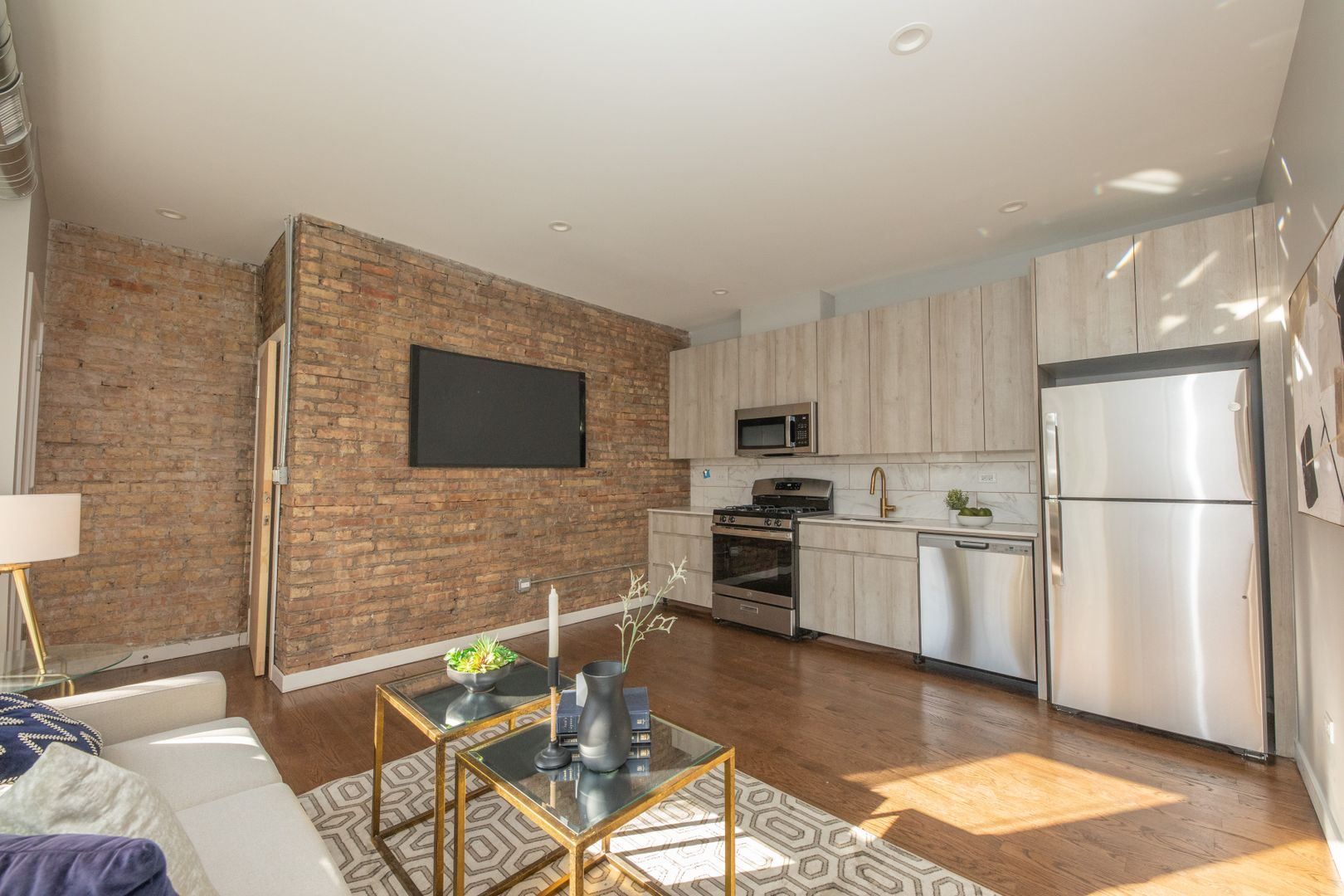 Chicago Apartment: 835-864 W. Barry Ave.