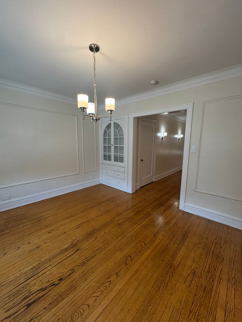 Evanston Apartment: 910-916 Judson Avenue