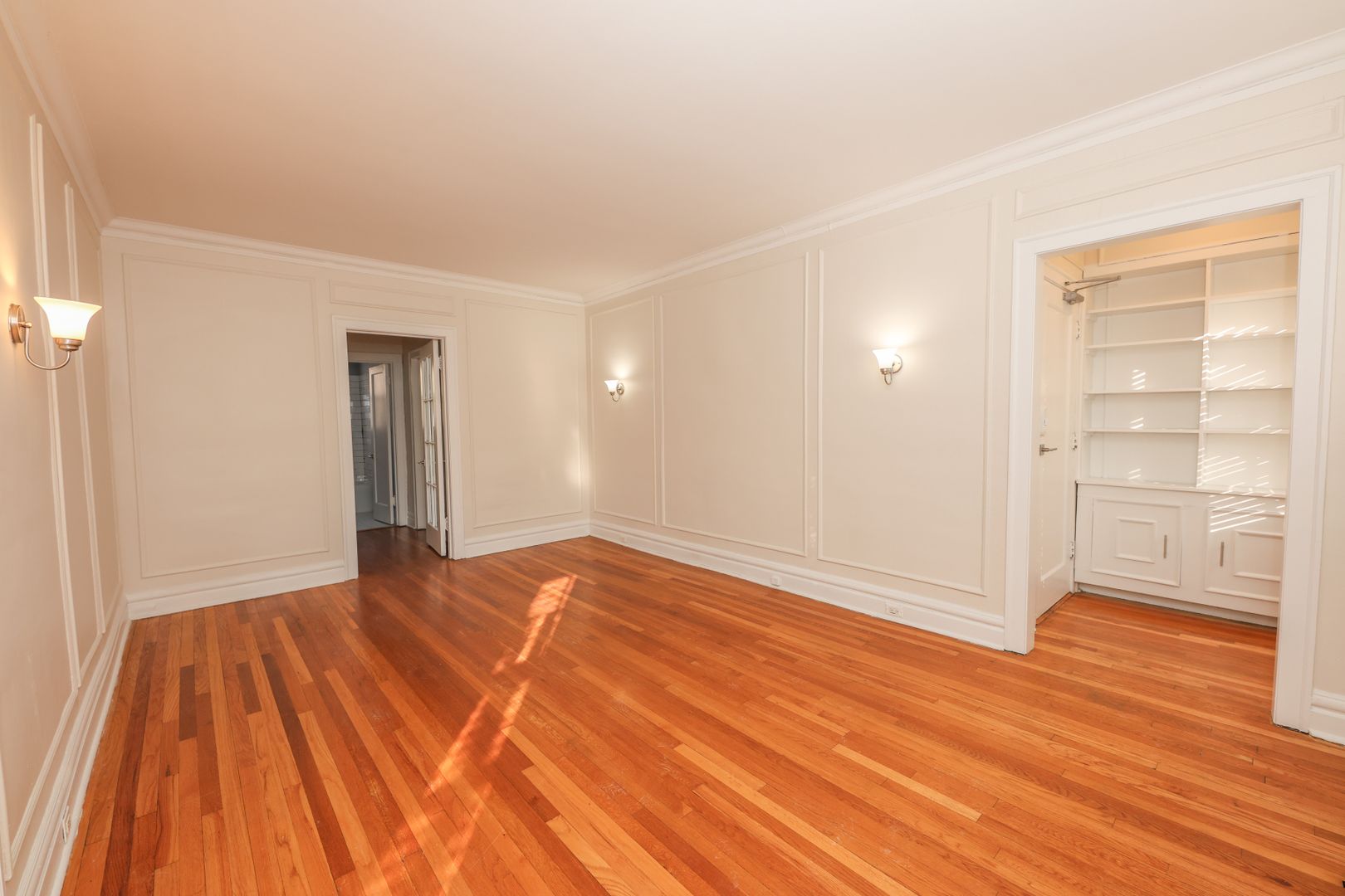 Evanston Apartment: 1000-1010 Hinman Avenue