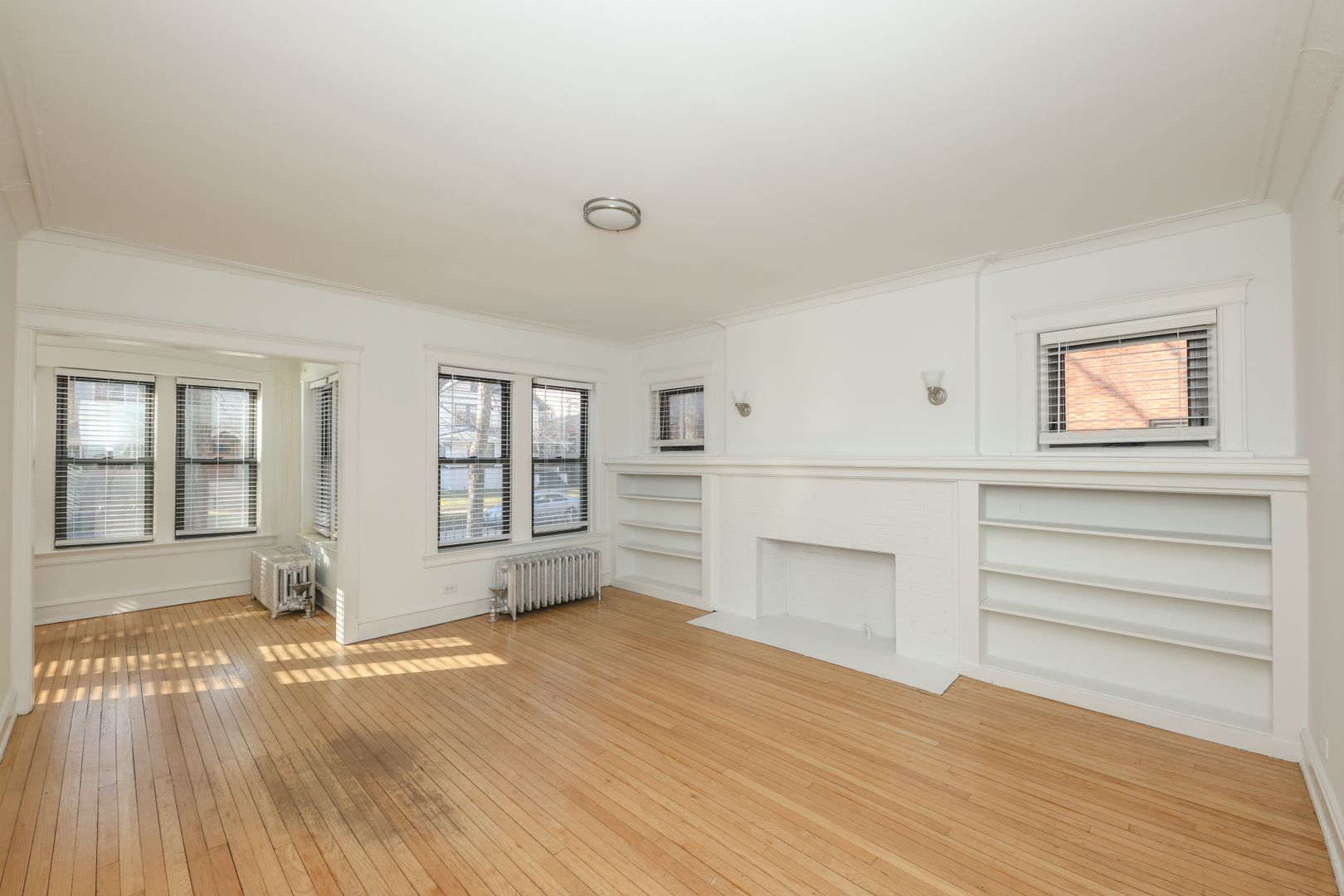 Evanston Apartment: 929-935 Michigan Avenue