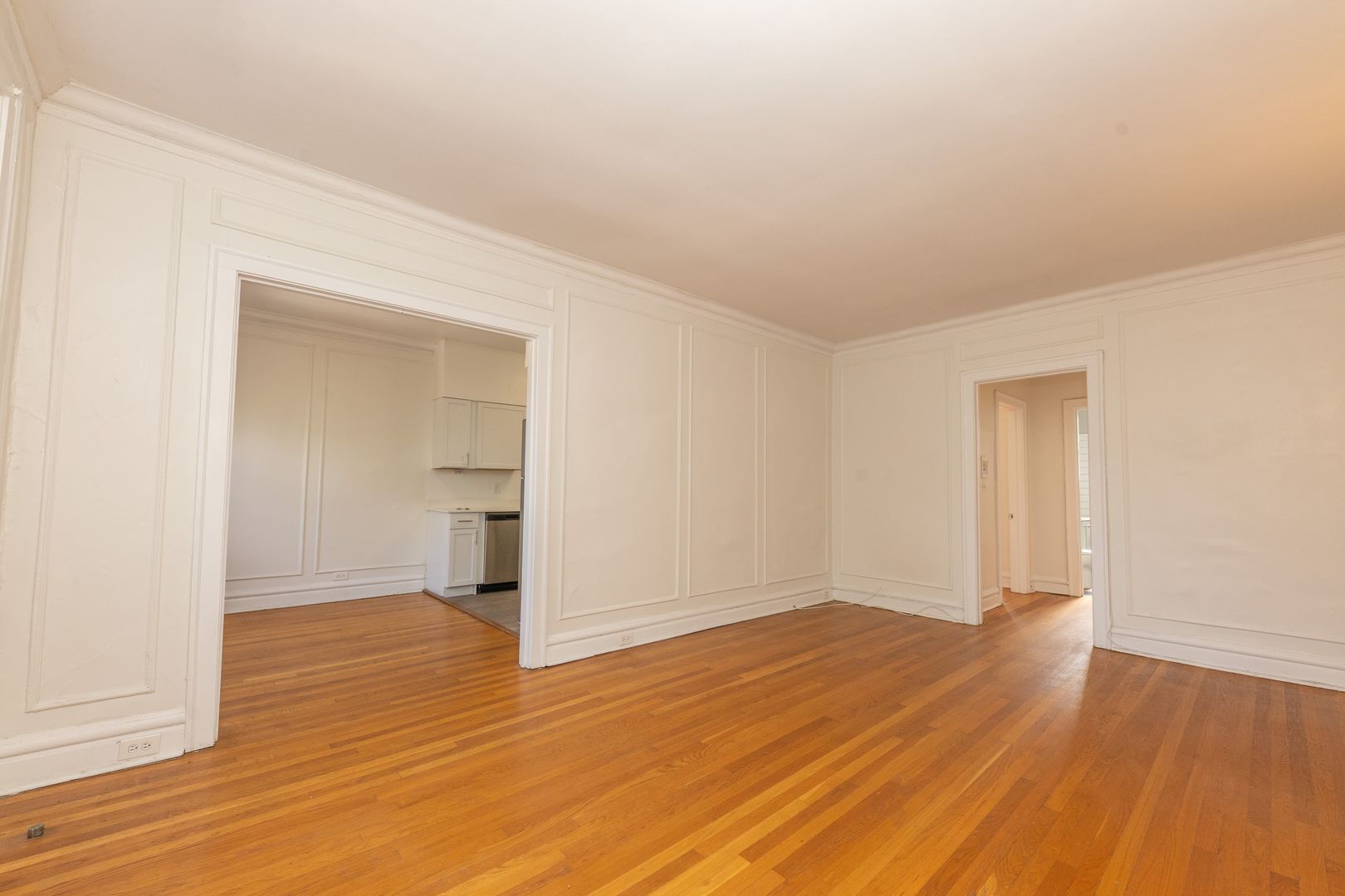 Evanston Apartment: 1000-1010 Hinman Avenue