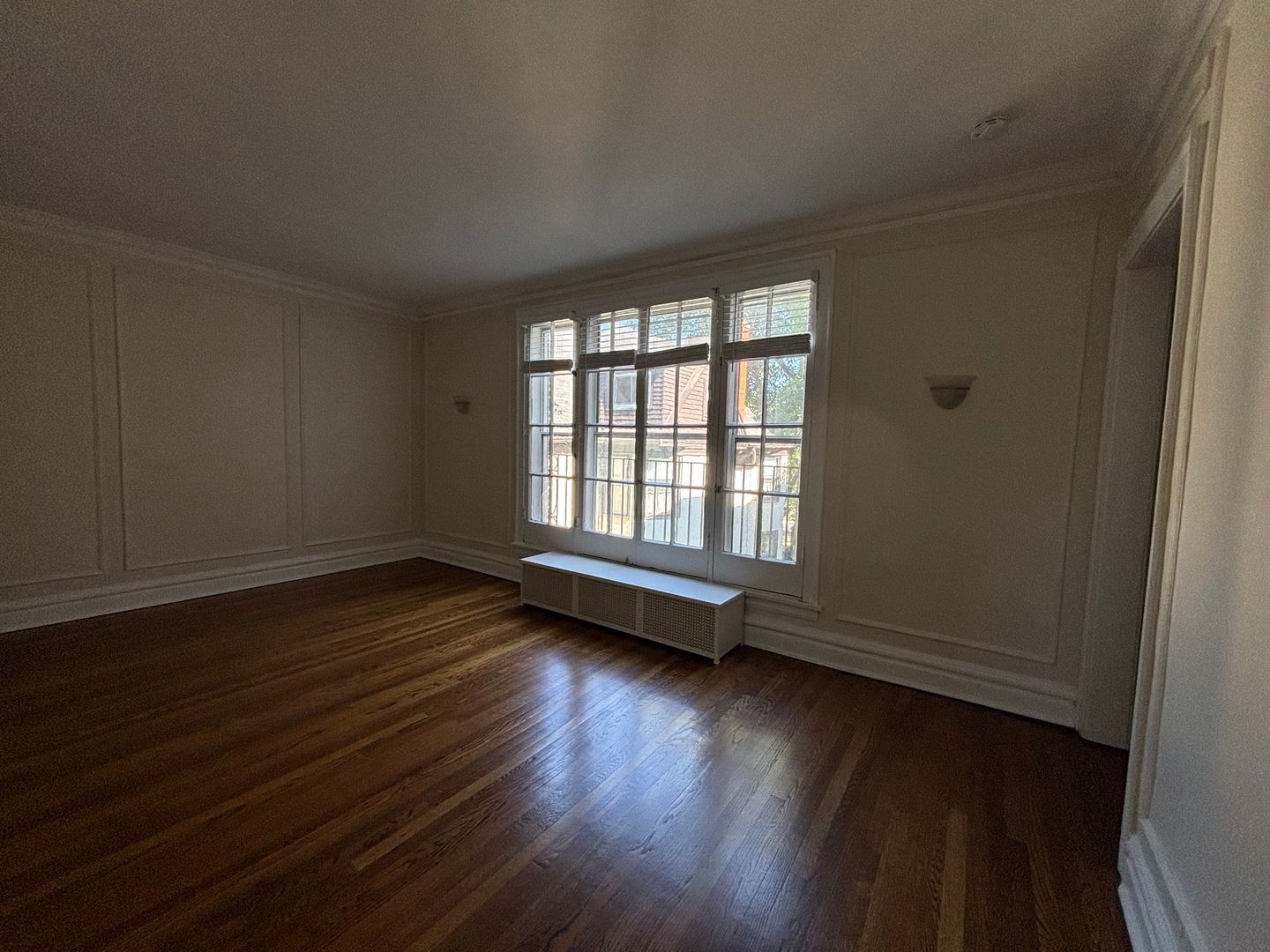 Evanston Apartment: 1000-1010 Hinman Avenue