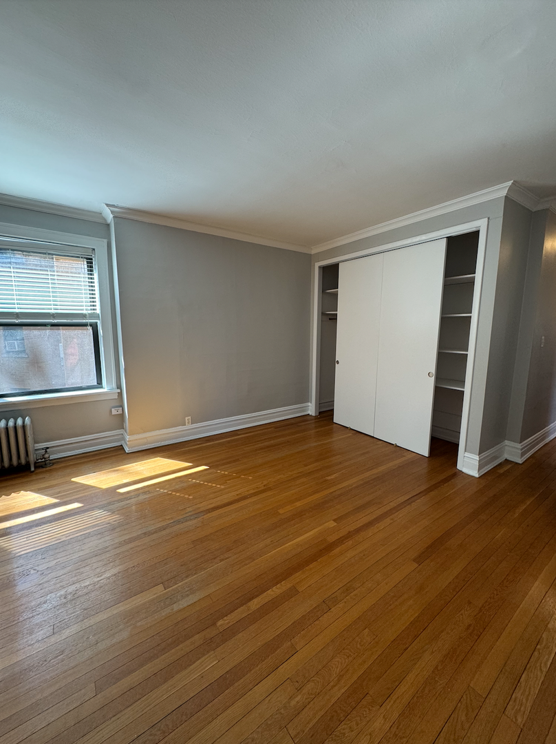 Evanston Apartment: 605-617 Hinman Avenue