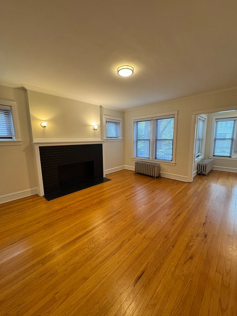 Evanston Apartment: 929-935 Michigan Avenue