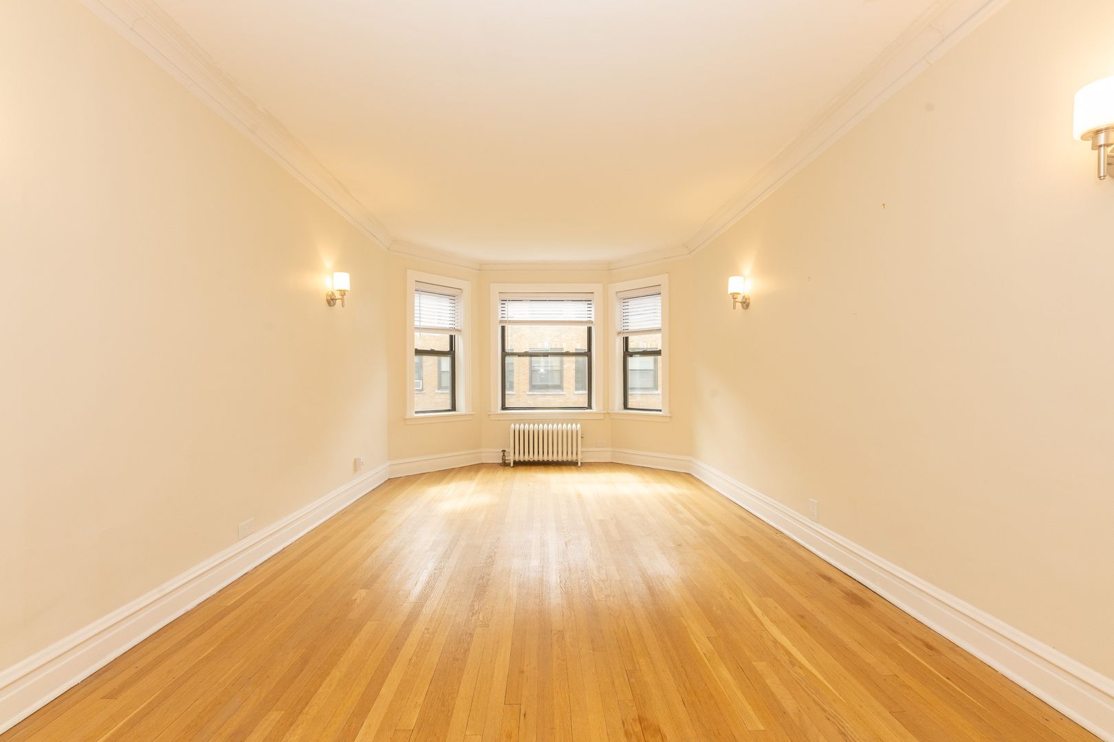 Evanston Apartment: 605-617 Hinman Avenue