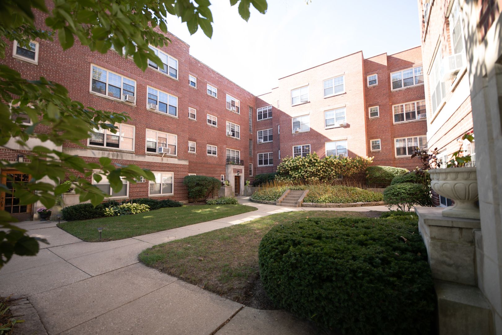 Evanston Apartment: 2730-2766 Hampton Parkway