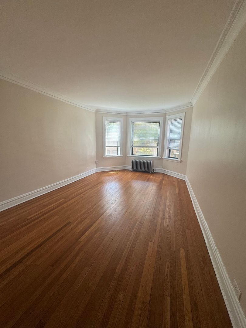 Evanston Apartment: 605-617 Hinman Avenue