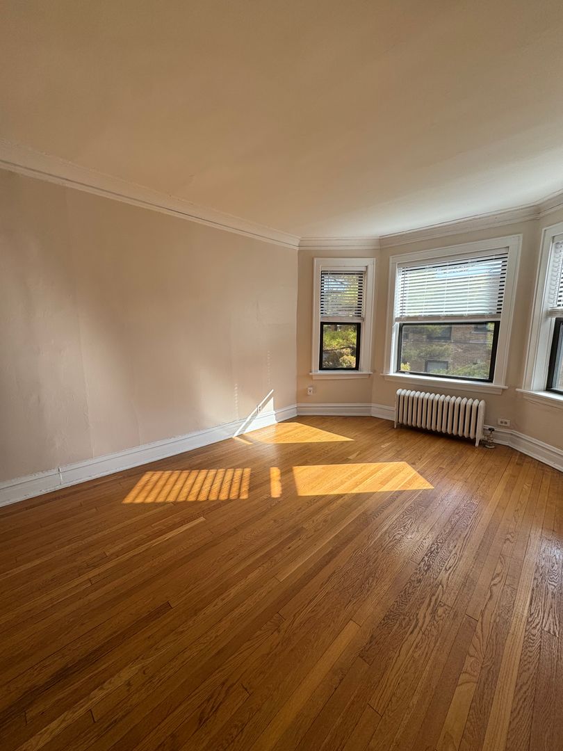 Evanston Apartment: 605-617 Hinman Avenue