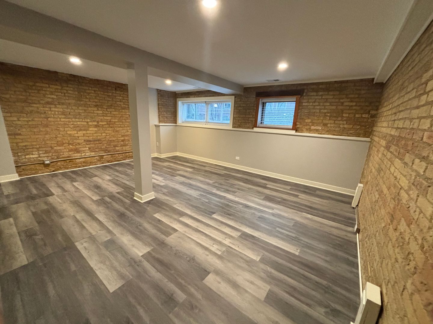 Chicago Apartment: 835-864 W. Barry Ave.