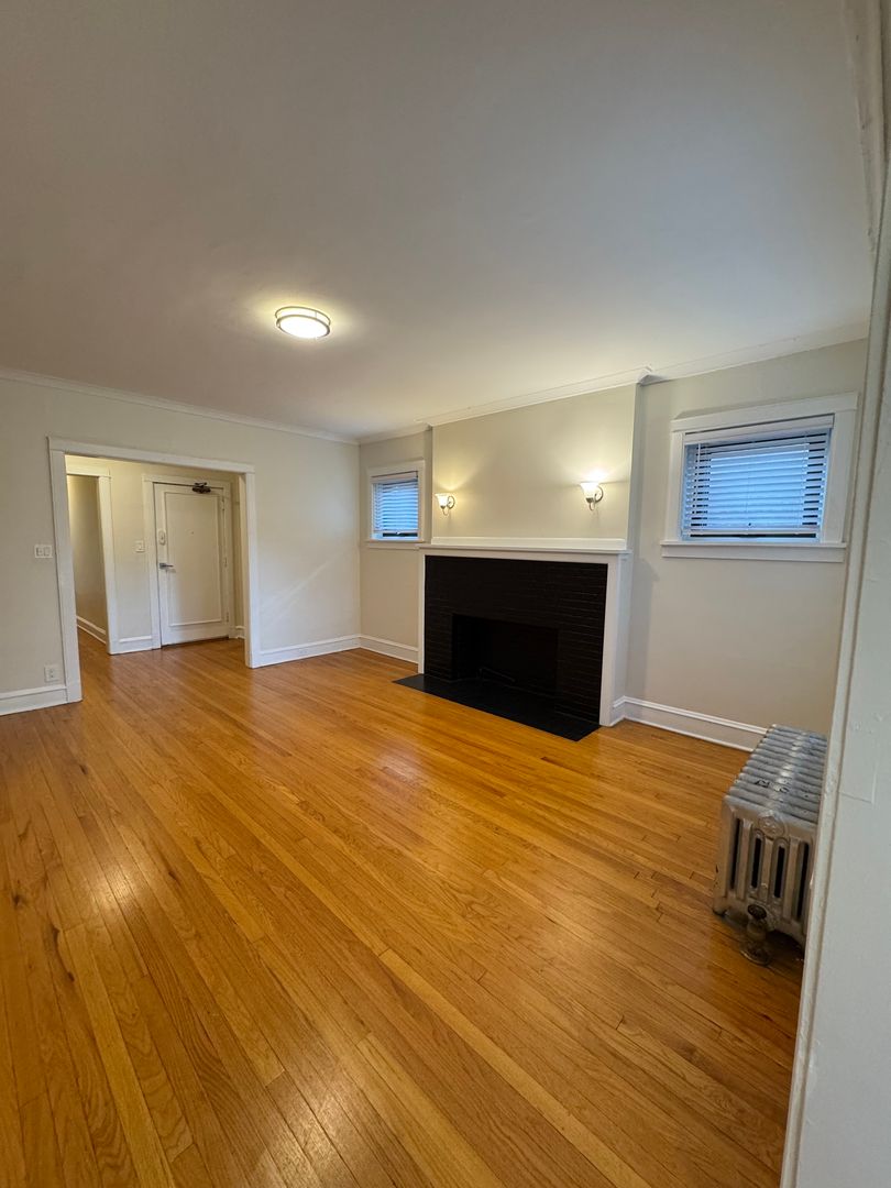 Evanston Apartment: 929-935 Michigan Avenue