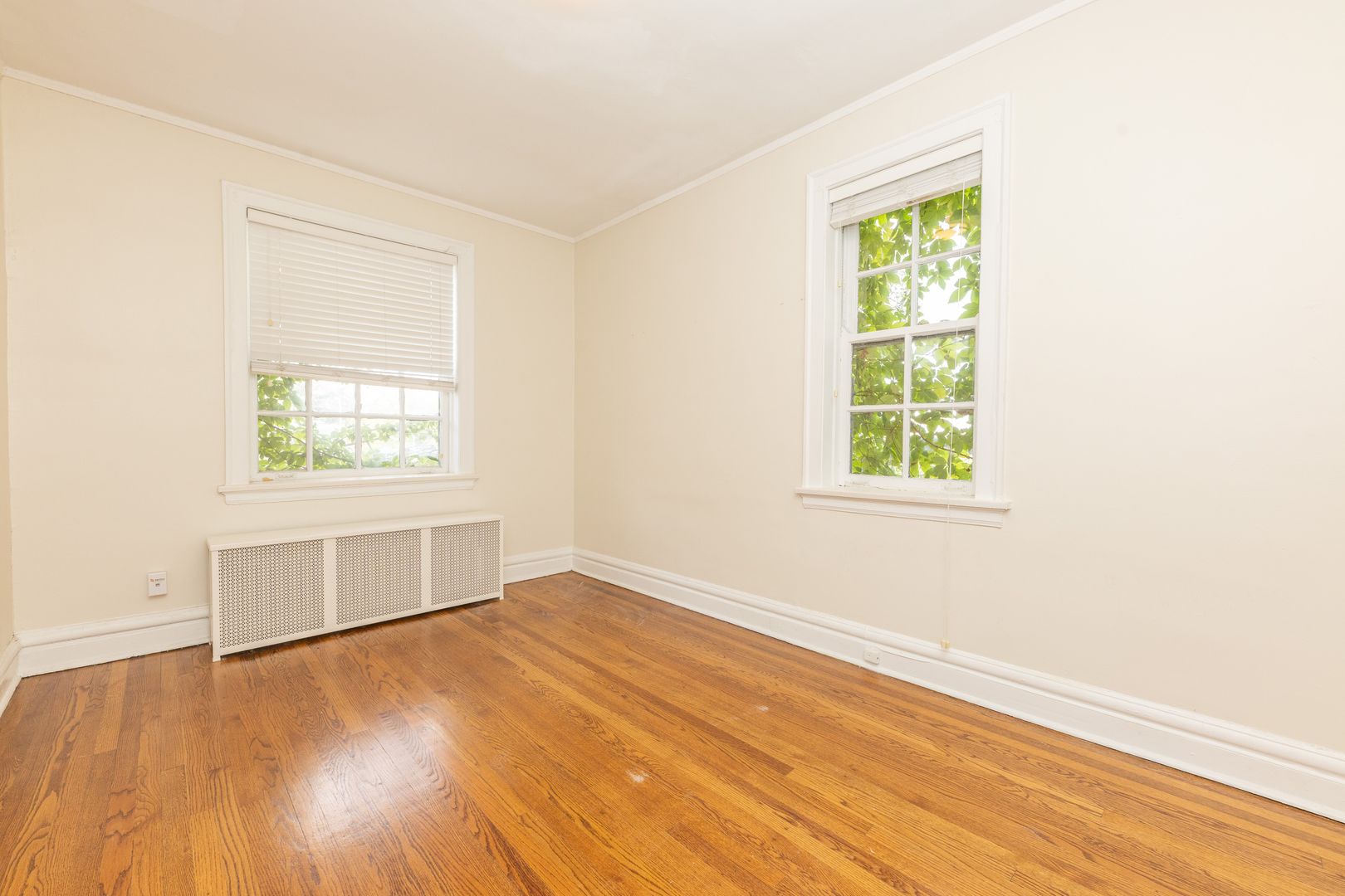 Evanston Apartment: 1000-1010 Hinman Avenue