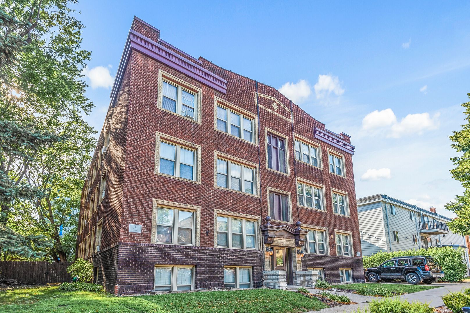 Minneapolis Apartment: 2012 Garfield Ave