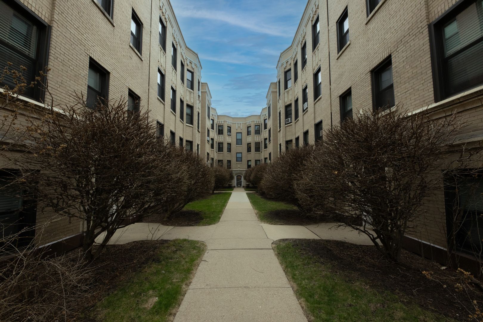 Evanston Apartment: 910-916 Judson Avenue