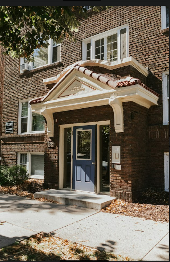 Minneapolis Apartment: 2216 Harriet Ave