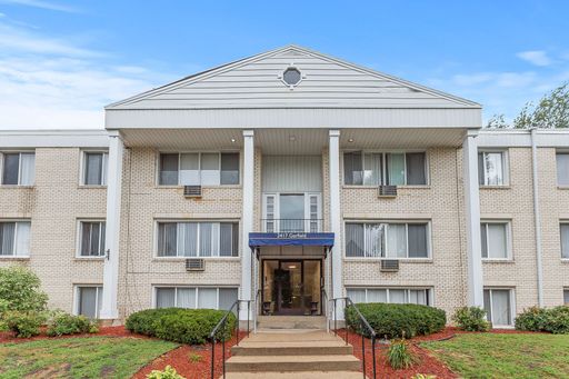 Classic 1-bedroom (lower level) – photo 1