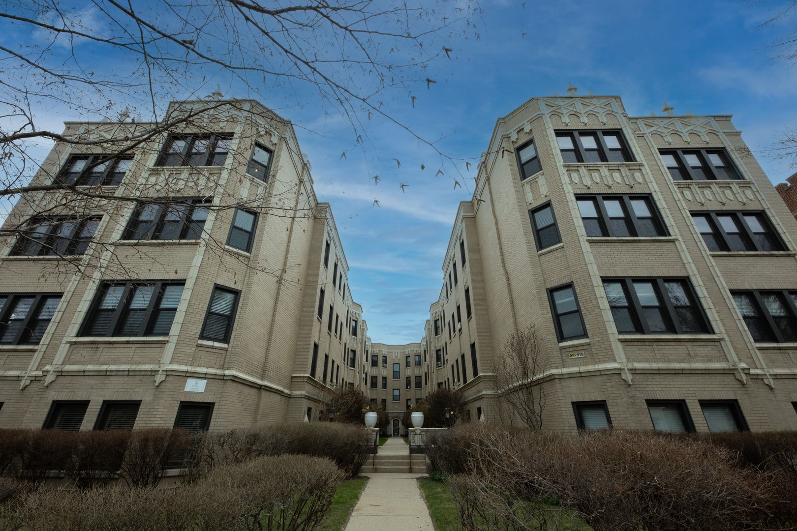 Evanston Apartment: 910-916 Judson Avenue
