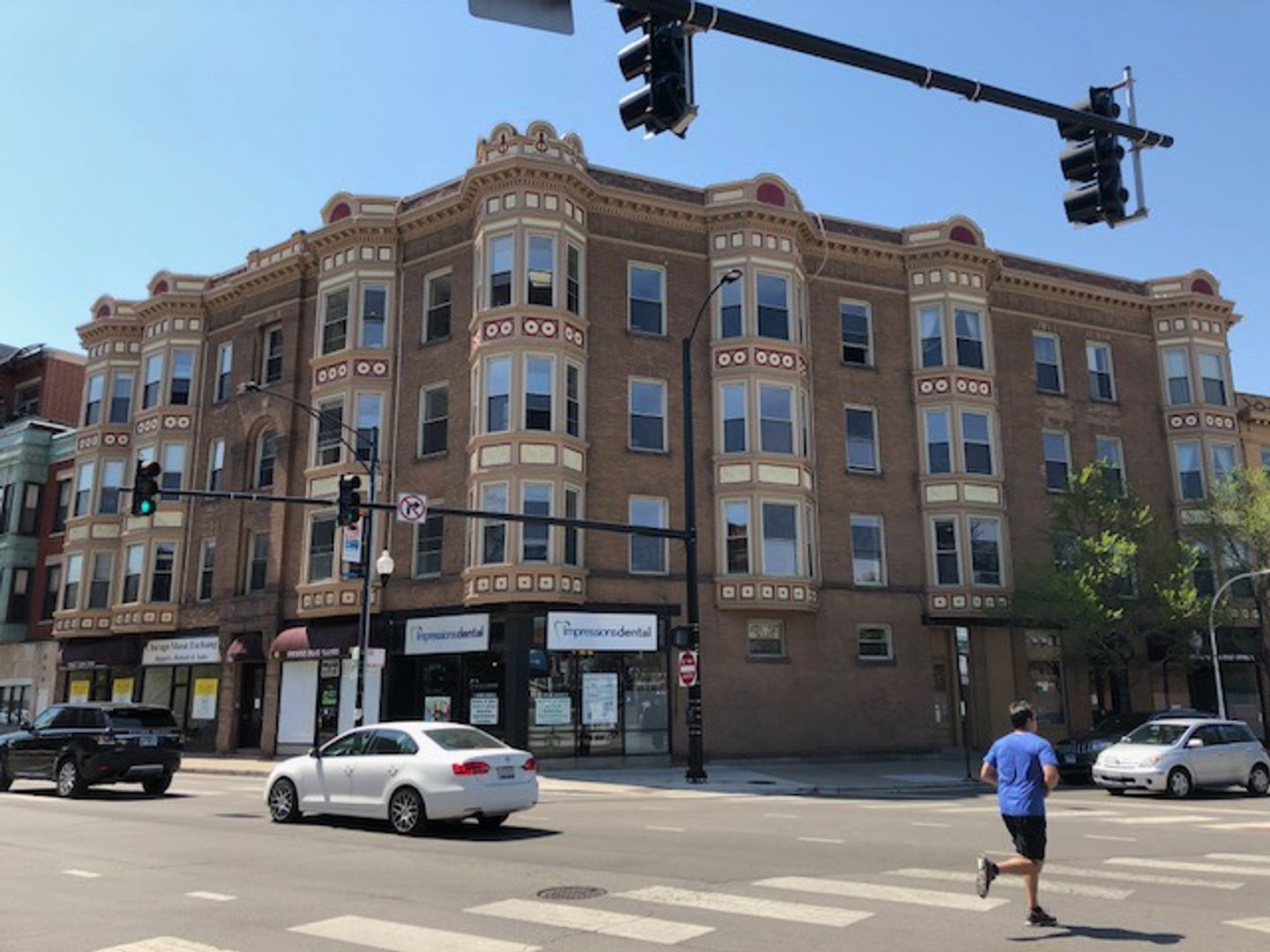 Chicago Apartment: 3264 N Clark