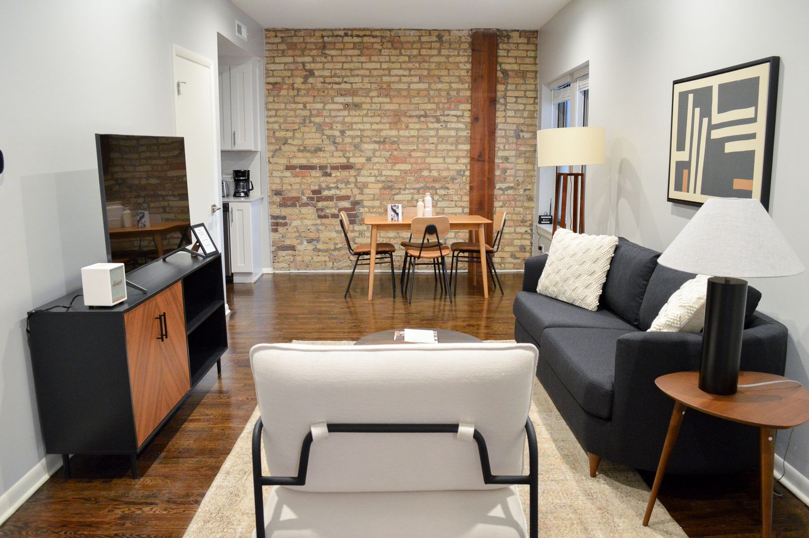 Chicago Apartment: 835-864 W. Barry Ave.