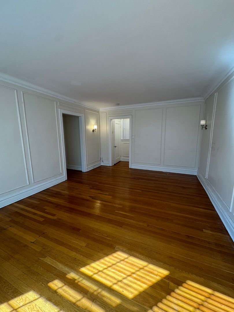 Evanston Apartment: 1000-1010 Hinman Avenue