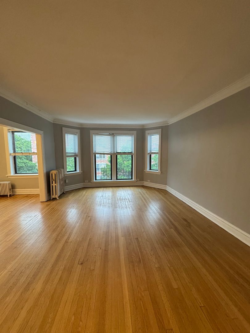 Evanston Apartment: 605-617 Hinman Avenue