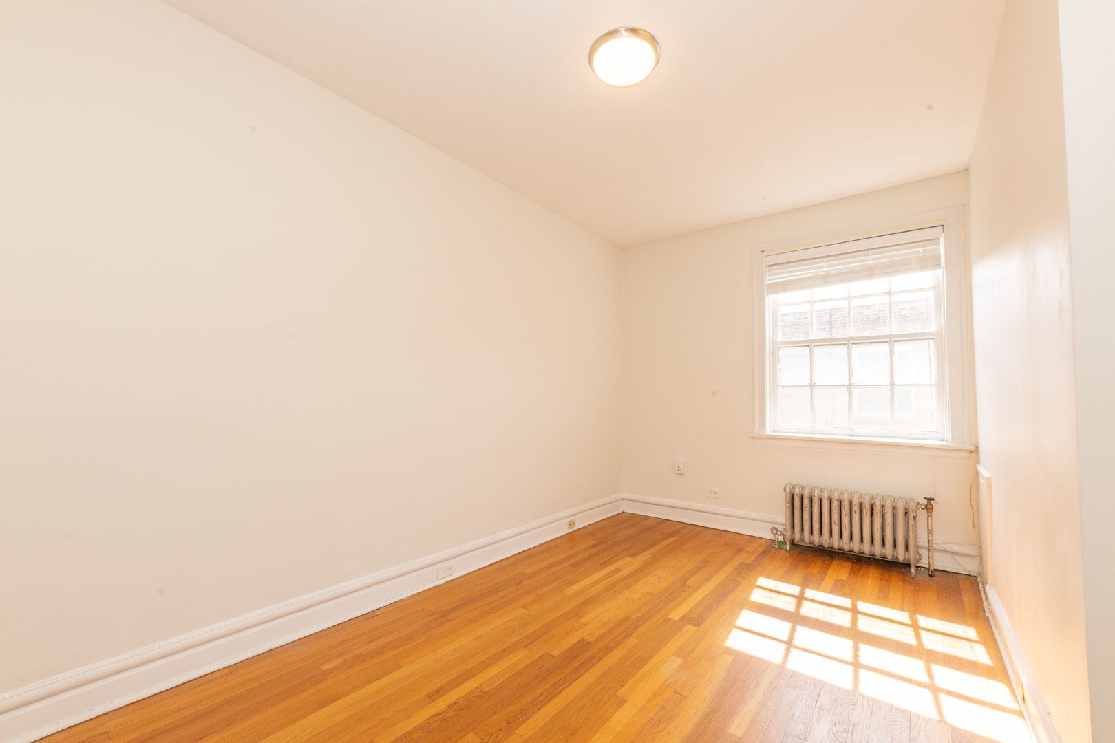 Evanston Apartment: 1000-1010 Hinman Avenue